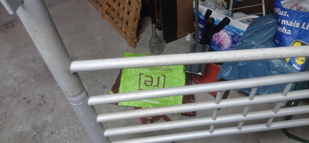 Beliche em metal cinza prateado com gavetao