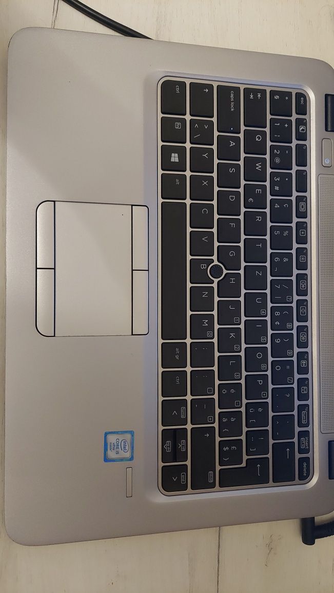 HP 14'1366*768/  Intel i5 - 6300/ SSD / Ddr4 8gb