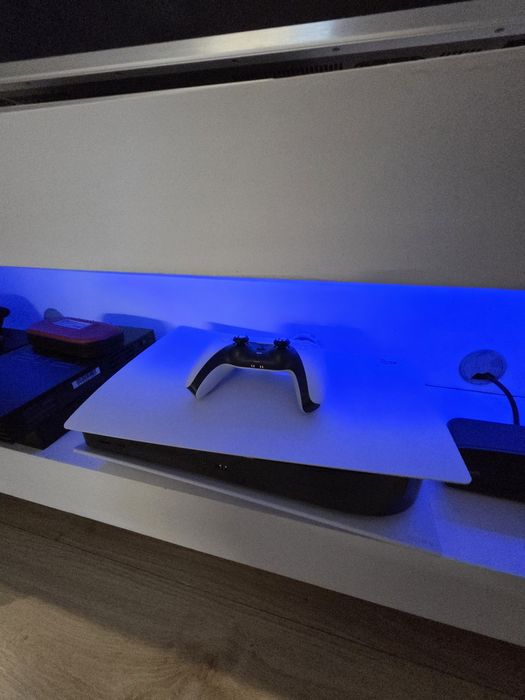Sprzedam Playstation 5 z napędem