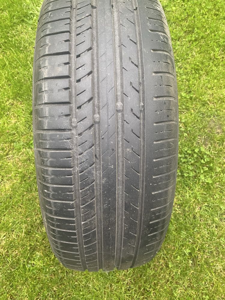 Opony letnie 215/65/17