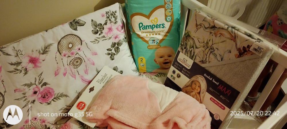 Nowe łóżecxko z pościelą i baldachimem itd