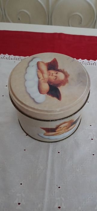 Lata antiga, vazia