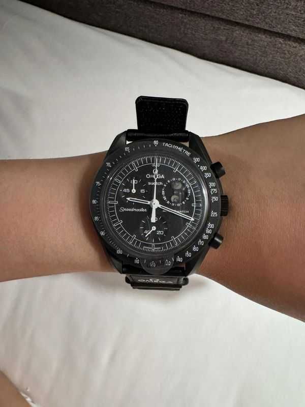 Swatch x Omega Bioceramic Moonswatch Mission To Moonphase Snoopy Black