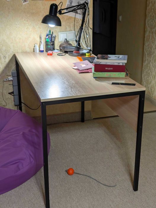 Продаю письмовий стіл: міцний, простий, зручний, стильний, розбірний