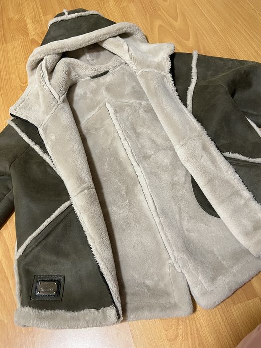 Дублянка дубленка оливкового болотного кольору хакі з еко хутром мехом