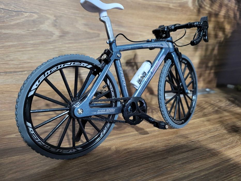 Rower szosowy-szosa -miniaturka