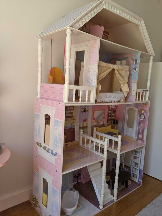 Casa de bonecas de madeira com acessórios (KidKraft), 124 cm de altura