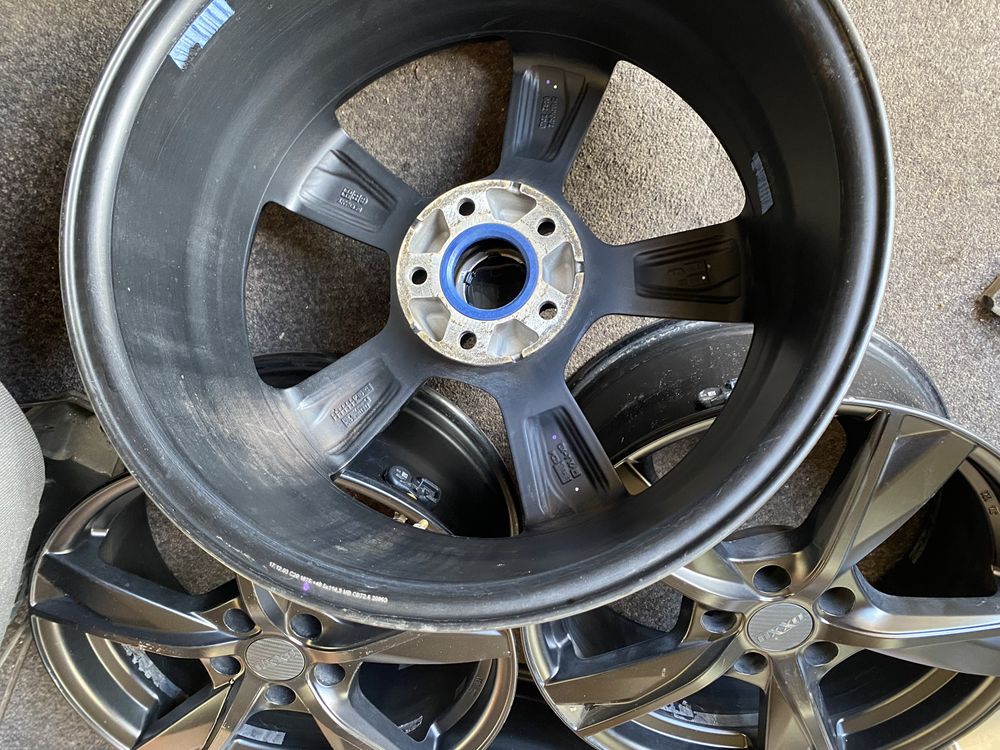 Felgi aluminiowe 7.5J18 ET48 Oxxo 5x114.3 czarne Toyota Nissan Hyundai