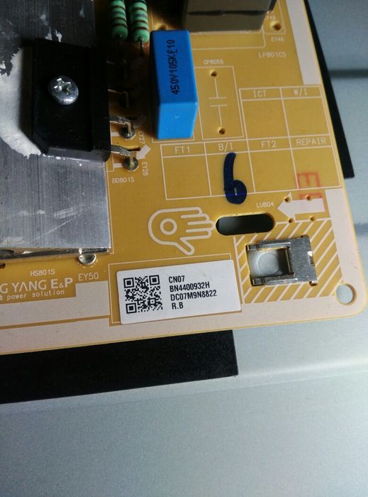 Разбита матрица Samsung QE55Q67RAU запчасти