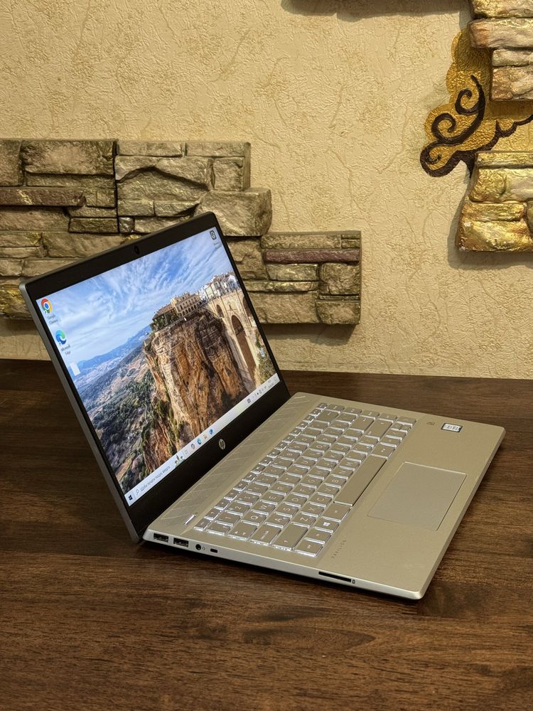 Ноутбук HP Pavilion IPS 14-ce2031ur i3 8th SSD