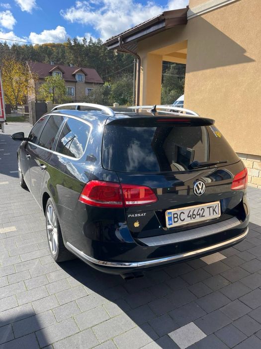 Автомобіль машина пасат б7 Passat B7