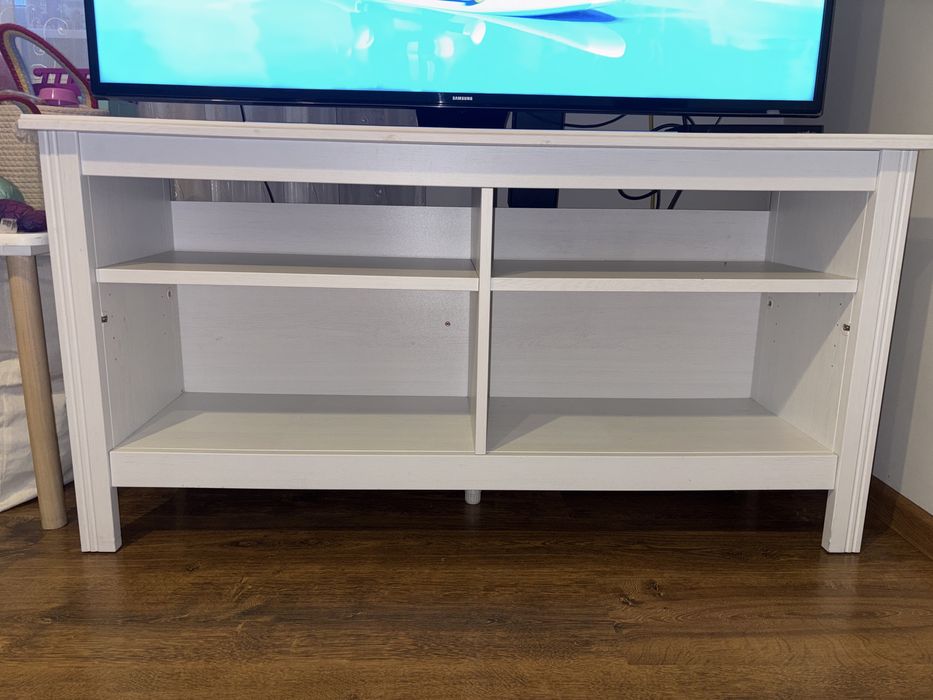 Stolik pod telewizor