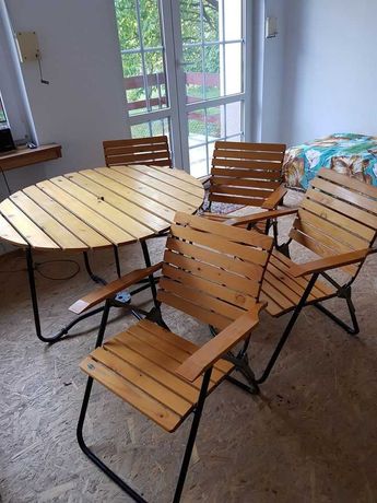 drewniane meble ogrodowe stół i krzesła