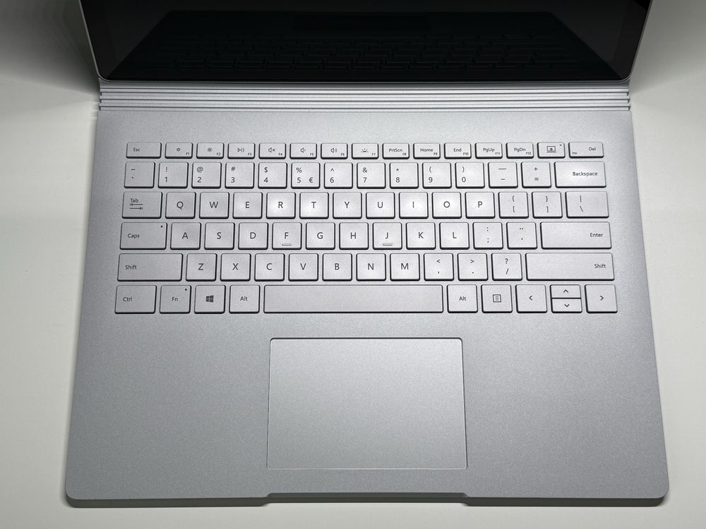 Microsoft Surface Book 2 13” i5 8/256 + Dock