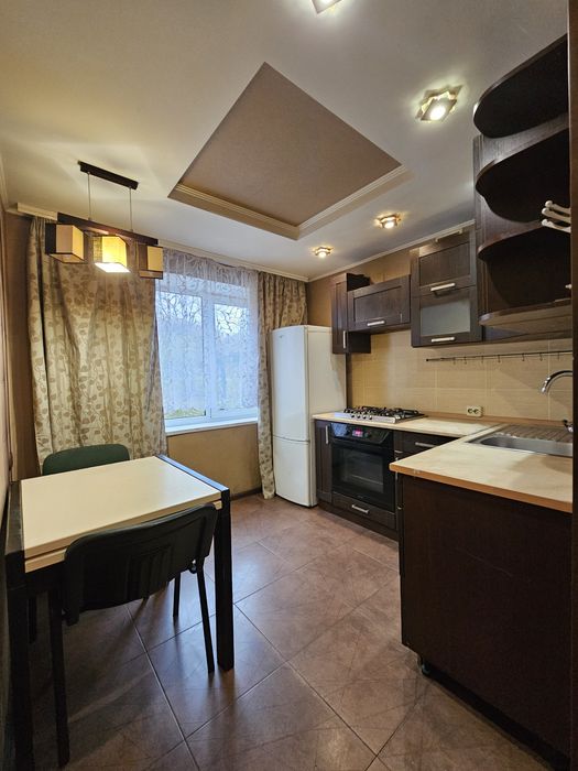 Продам 2 кімнатну. Метро Нивки, Мінська 20хв.