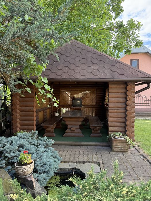 Продається будинок з басейном і сауною