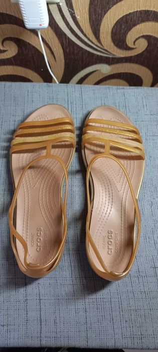 Iconic crocs comfort