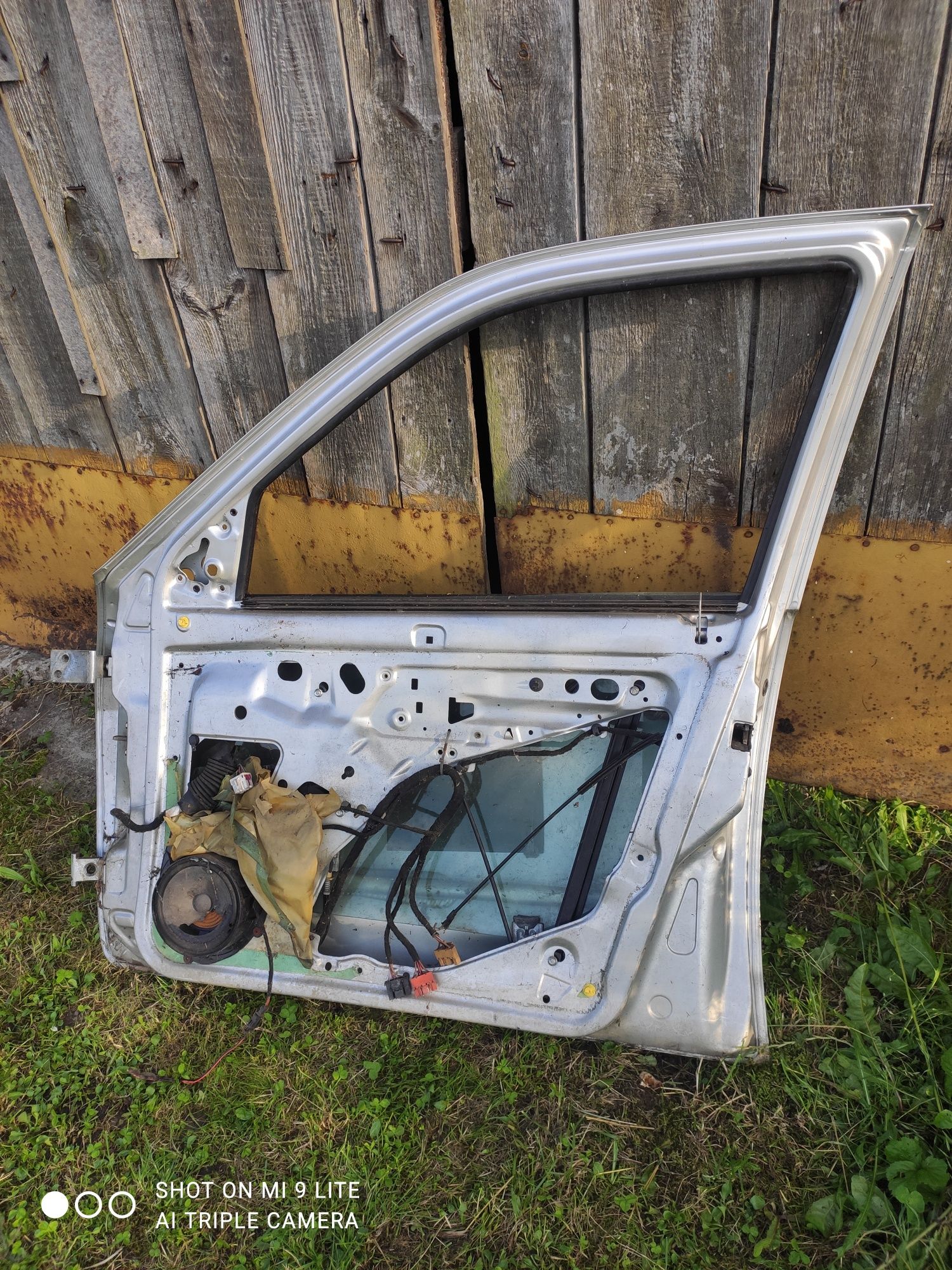 Drzwi prawy przód Seat Ibiza II 2 FL Srebrne 3 drzwi