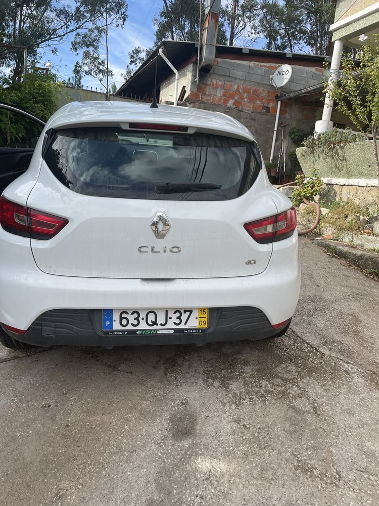 Carro Renault clio em bom estado geral