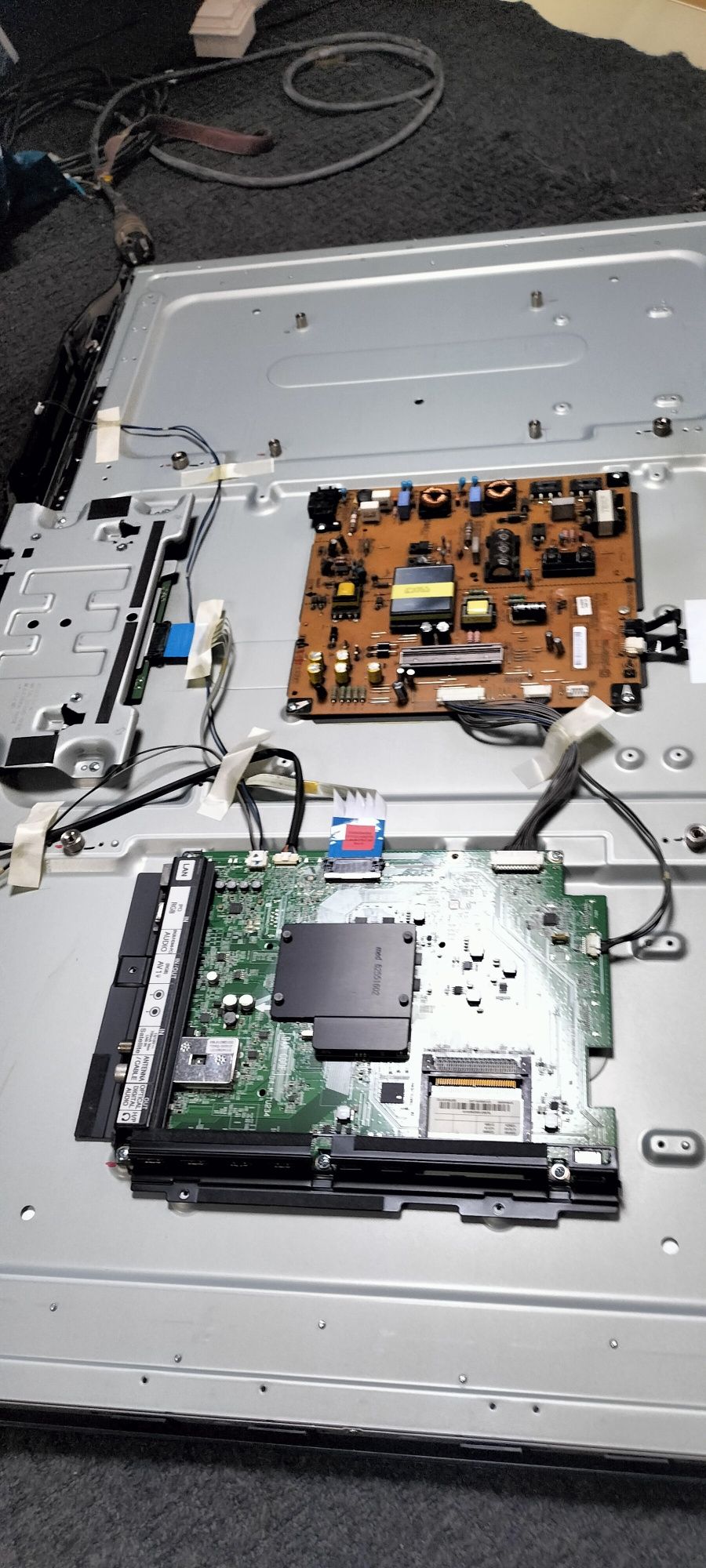 LG 47 lm 620s  części uszkodzona matryca