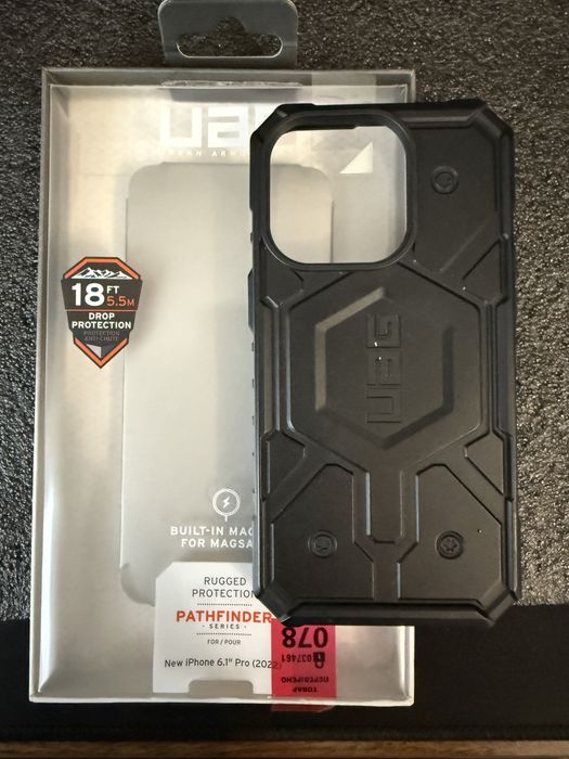 UAG (Urban Armor Gear) серії Pathfinder MagSafe