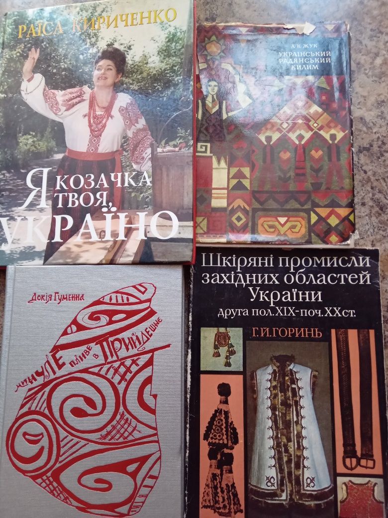 23 книги на різну тематику