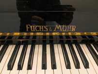 Piano Fuchs & Mohr, lacado preto.