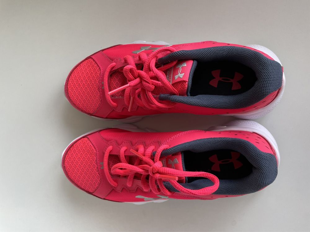 Кроссовки для девочки Under Armour 35p (22cm) новые