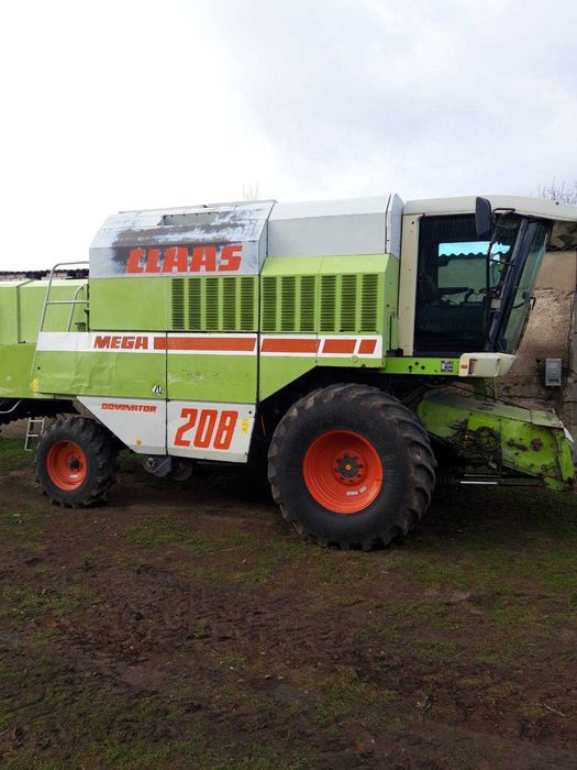 Комбайн зернозбиральний Claas Mega 208
