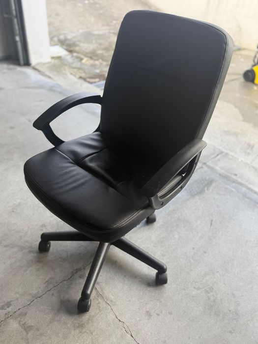 Cadeira giratória elevatória