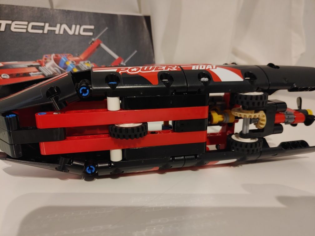 Lego Technic 42089 Motorówka