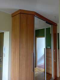 Szafa 4-drzwiowa wraz z dwoma szafkami