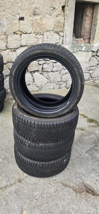Opony zimowe laufenn 235/45R18