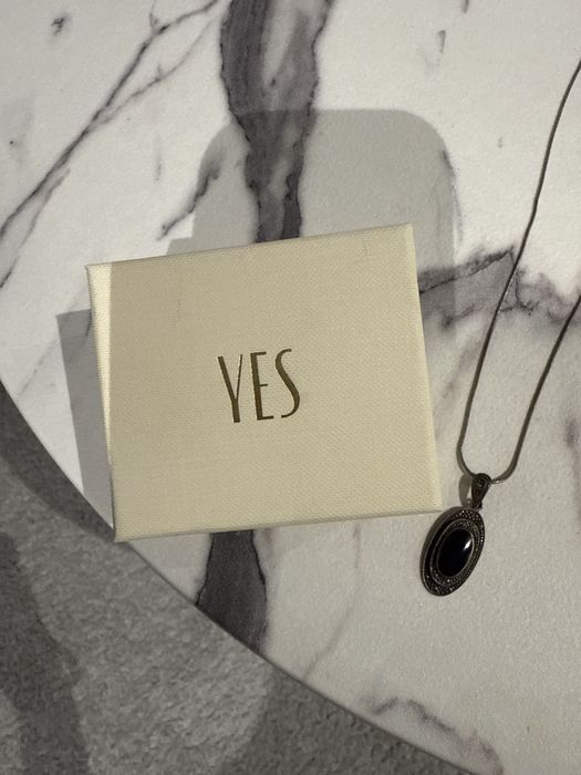 Yes srebrny wisiorek z onyksem