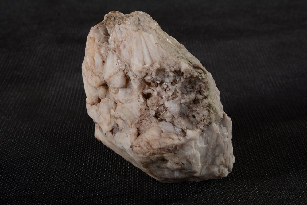 Kwarc mleczny surowy z kryształami górskimi