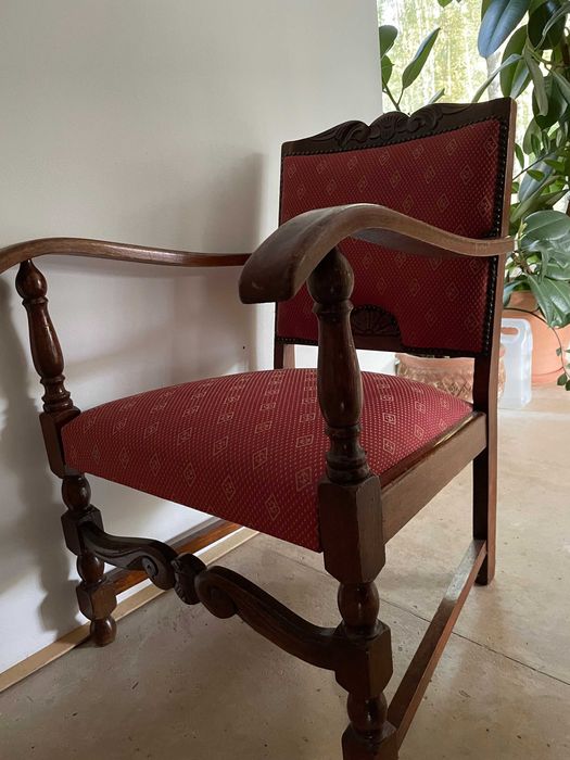 fotel_ tapicerowany drewniany pięknie rzeźbiony