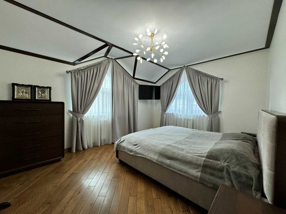 Будинок. Сокільники, вул.Успенська, 20 сот, гараж та гостьовий будинок