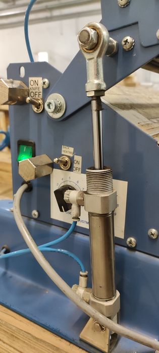 Zgrzewarka impulsowa do foli AVC