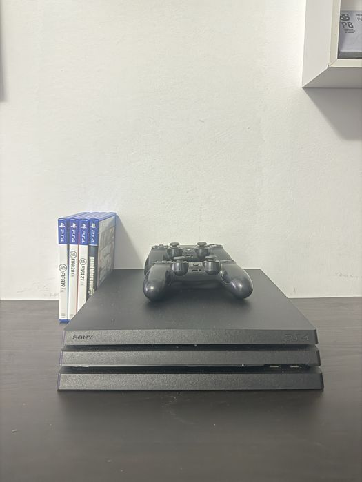 Playstatio 4 Pro 500mgb + 2 comandos + Jogos