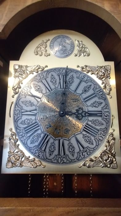 Продам годинник механічний в дубовому каркасі з Німеччини.