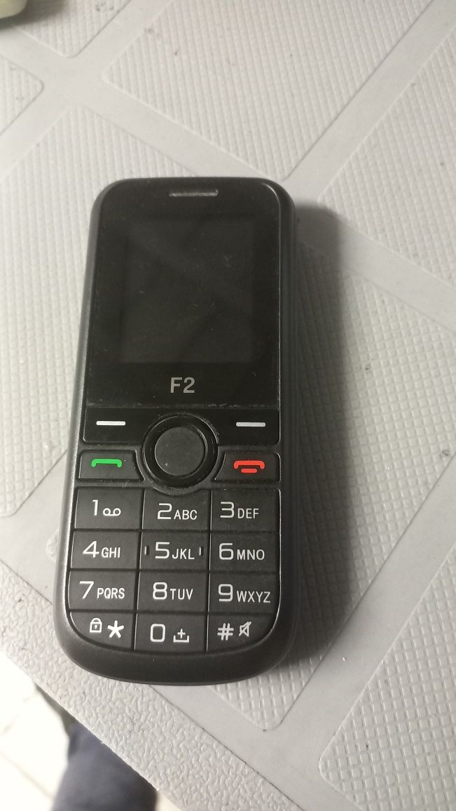 Telemovel dual sim F2 usado