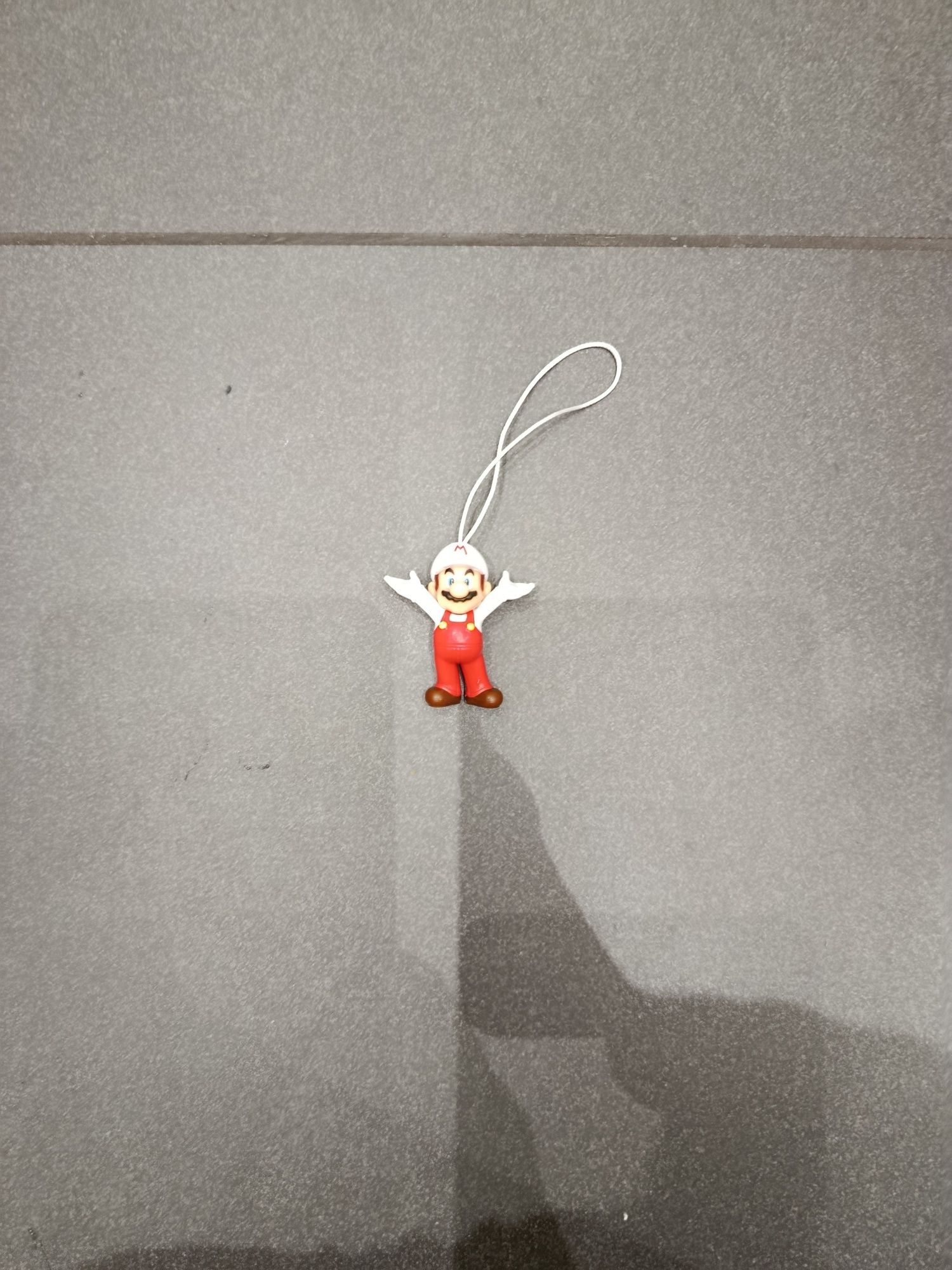 Figurka "Mario" z Super Mario z Kinder Joy z serii Super Mario