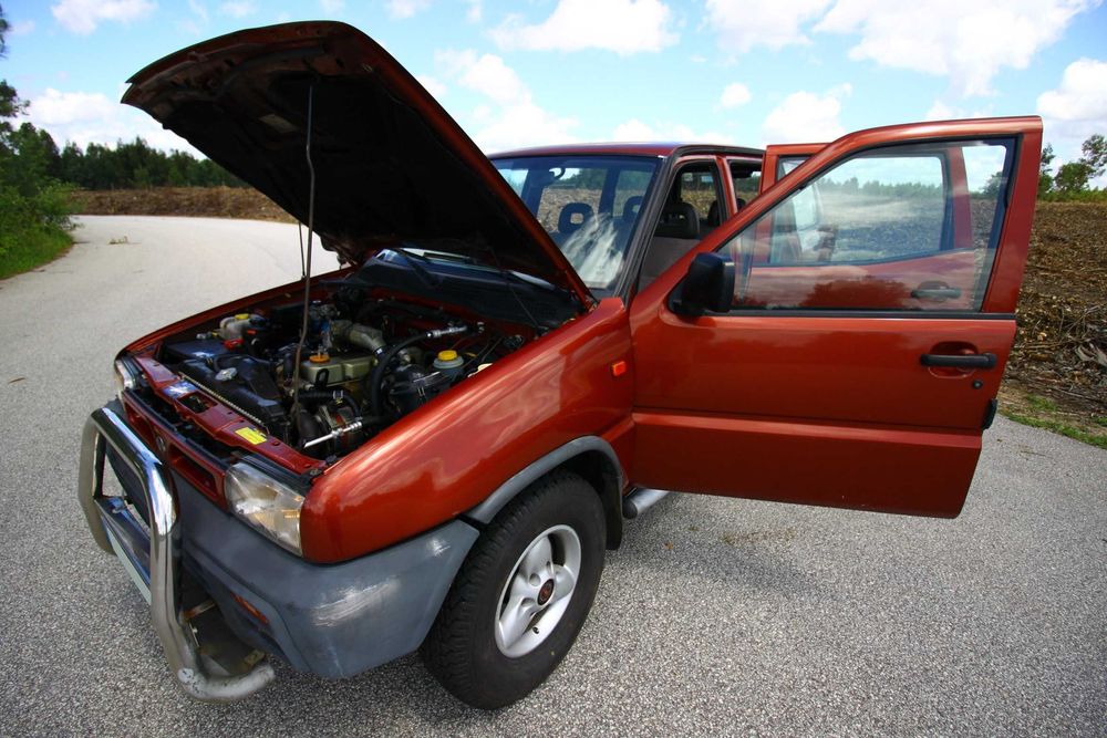 Nissan Terrano II c/AC e 7 Lugares