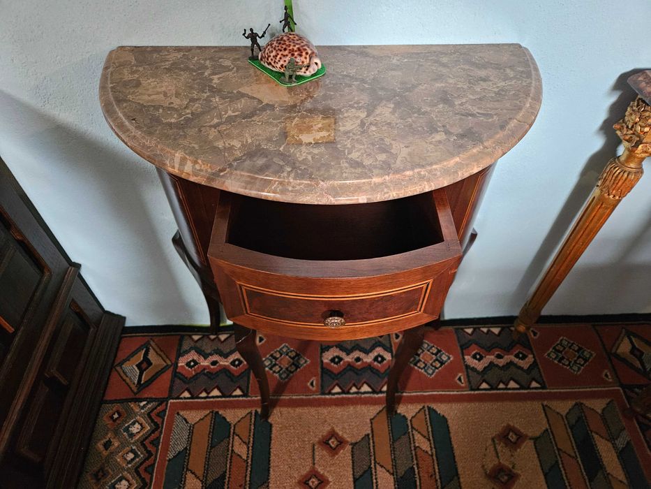 Mesa de apoio em madeira e tampo em pedra - óptim