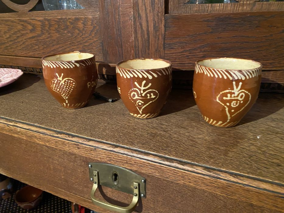 Tres canecas rusticas
