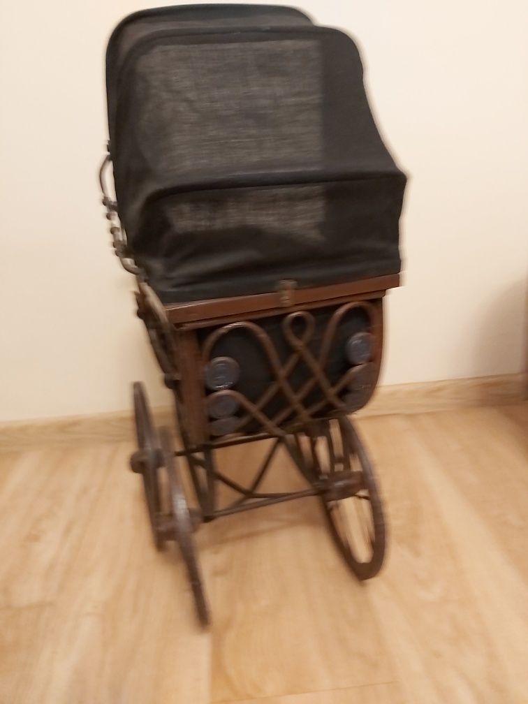 Stary wózek dla lalek , retro, kolekcjonerski