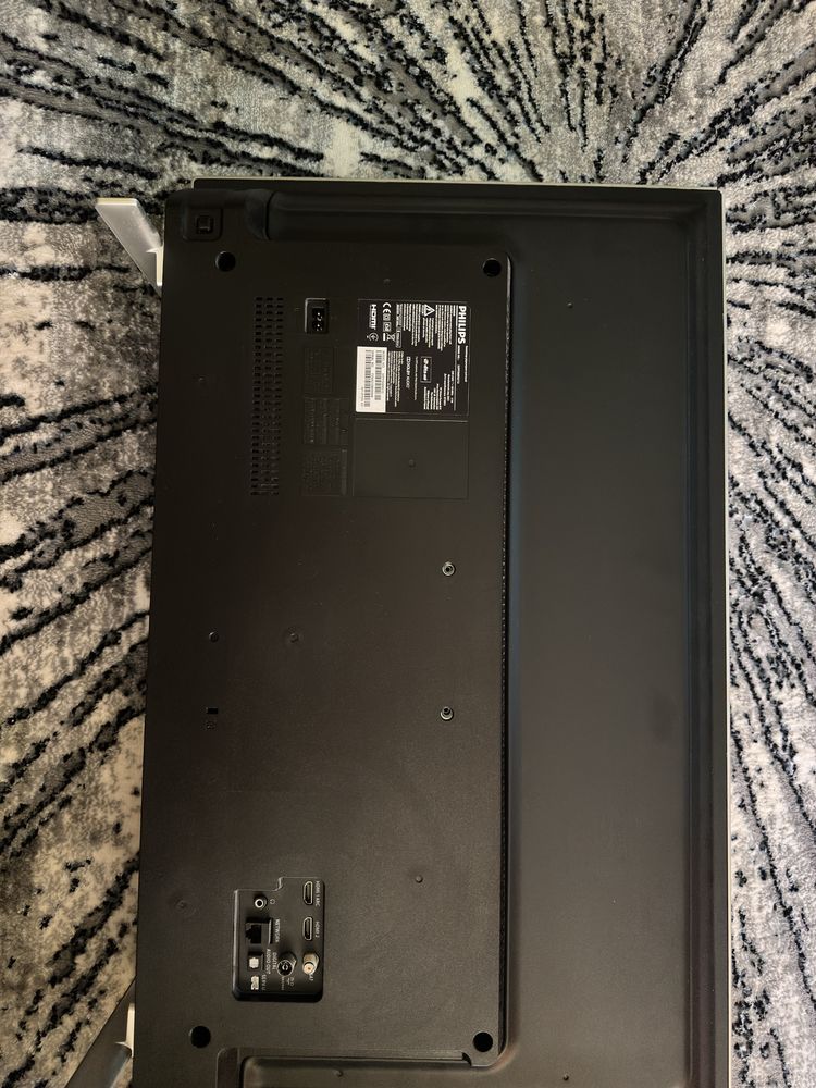 Telewizor Philips 32-calowy z serii 6800, model z systemem Smart TV (S