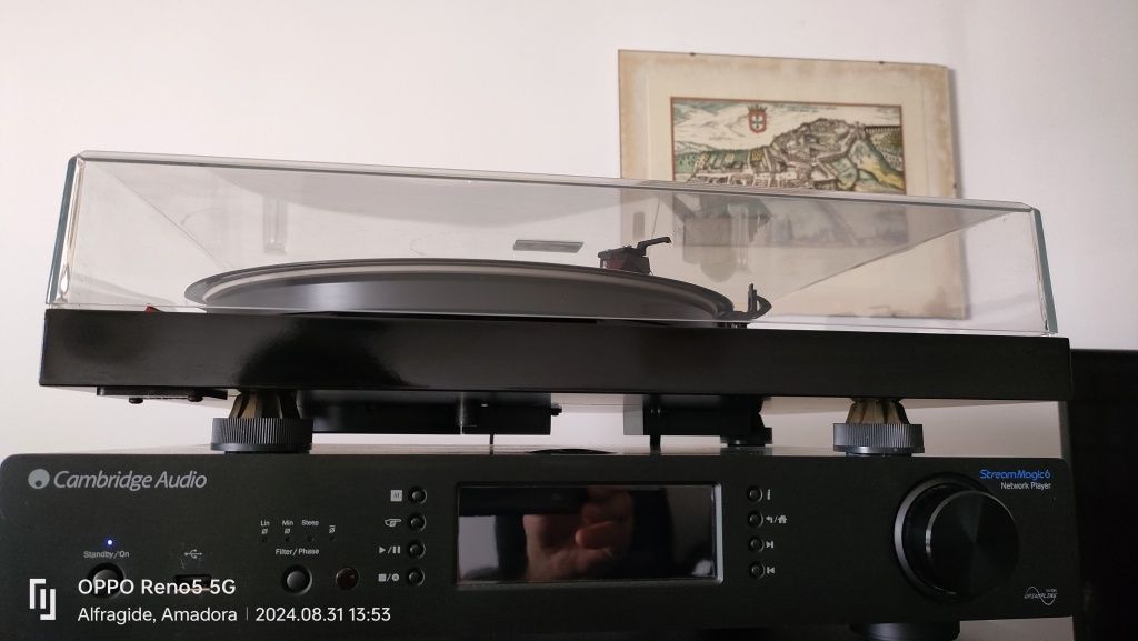 Giradiscos Pro-Ject debut II atualizada com Ortofon 2m Red