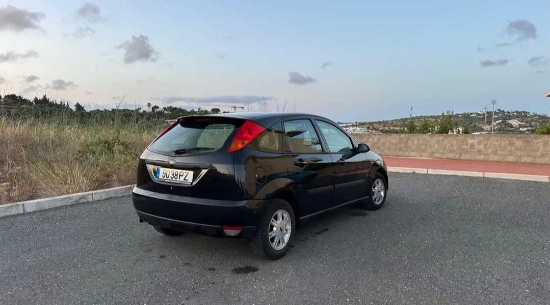 Ford Focus 1.4 LX 5 portas – 1999