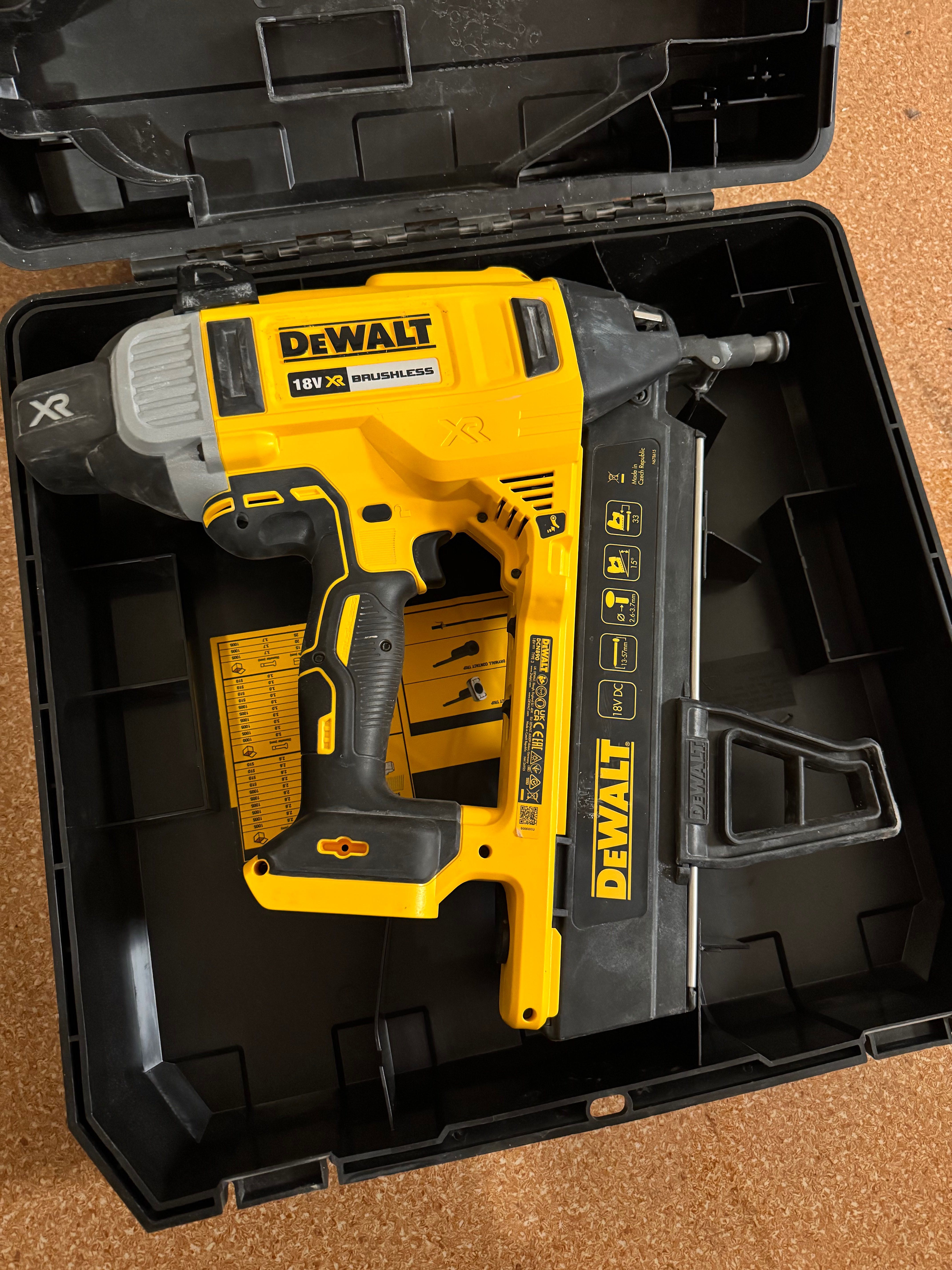Gwoździarka do betonu DeWalt